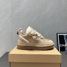 נעלי UGG