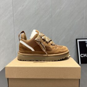 נעלי UGG