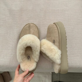 כפכפי פלטפורמה UGG