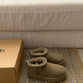 מגפי פלטפורמה 3 ס"מ UGG