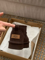 ⁦מגפי פלטפורמה 3 ס"מ UGG⁩ – תמונה ⁦2⁩