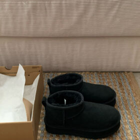 מגפי פלטפורמה 3 ס"מ UGG