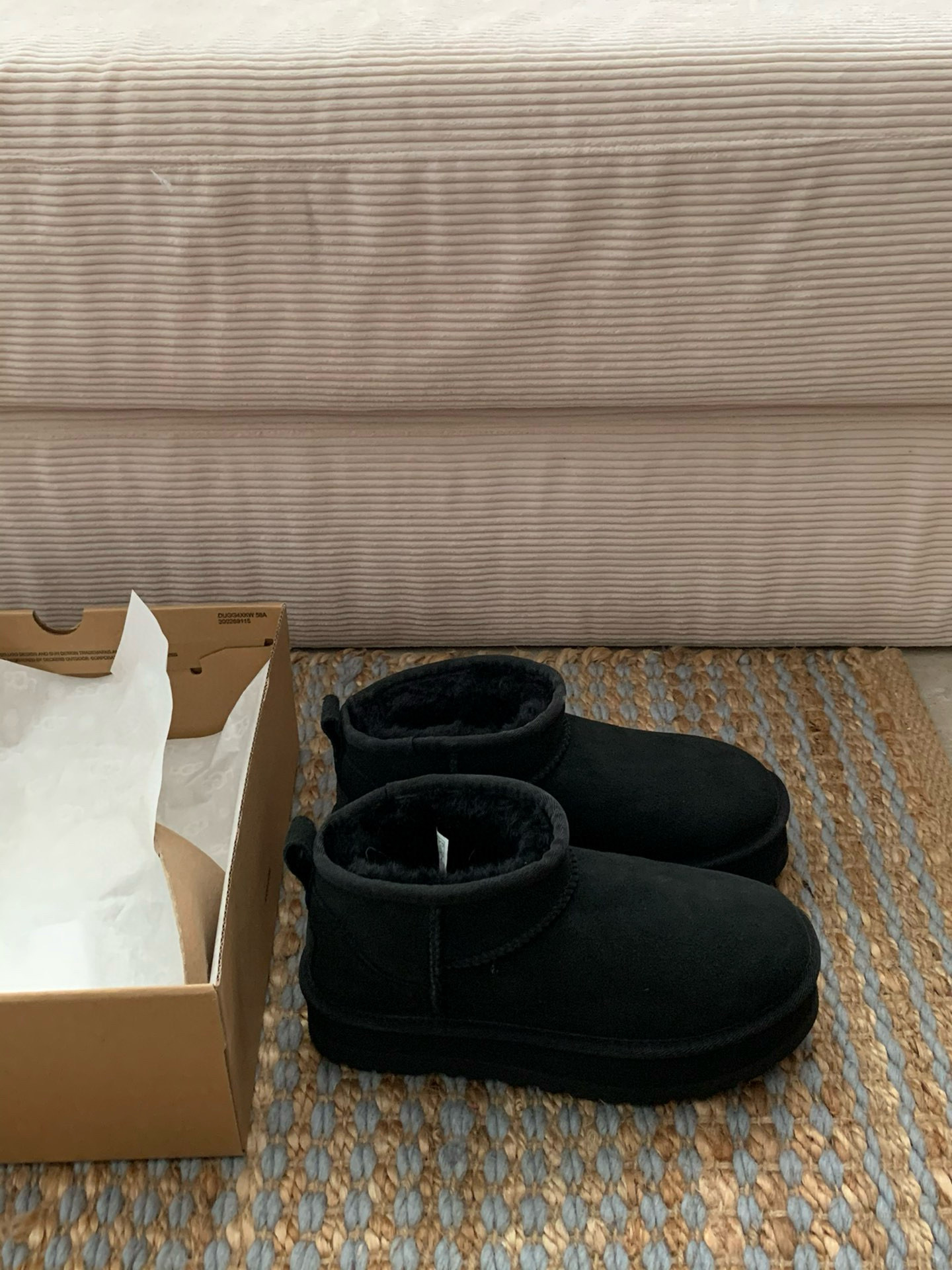 8aeba5e4 מגפי פלטפורמה 3 ס"מ UGG – תמונה 1