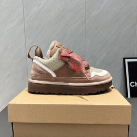 נעלי UGG