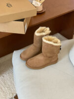 ⁦מגפי UGG שני פפיונים⁩ – תמונה ⁦2⁩