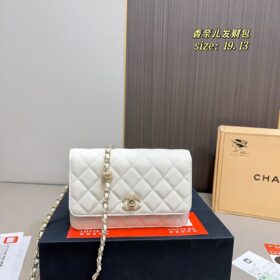 תיק צד CHANEL