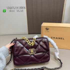 תיק CHANEL 19