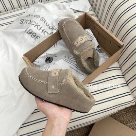 נעלי UGG