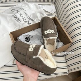 נעלי UGG