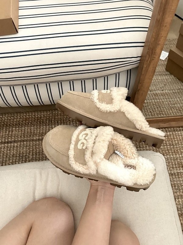 UGG-135 כפכפי UGG – תמונה 1