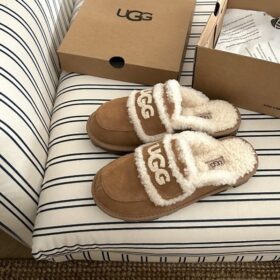 כפכפי UGG