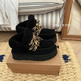 נעלי UGG