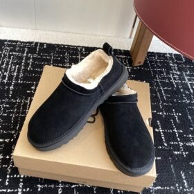 נעלי UGG