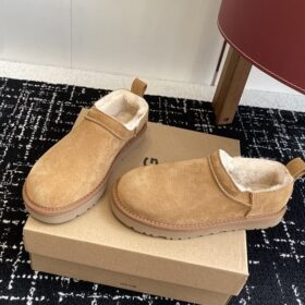 נעלי UGG