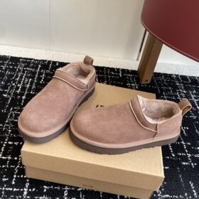 נעלי UGG