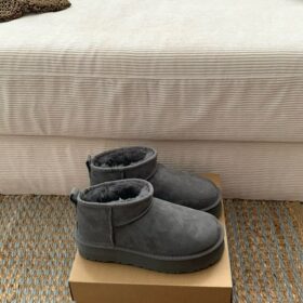 מגפי פלטפורמה 3 ס"מ UGG
