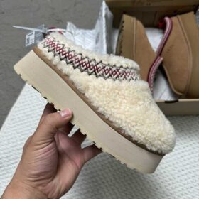 UGG TZ18