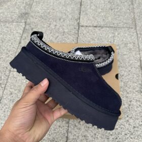 UGG TZ23
