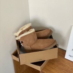 מגפי UGG פפיון אחד