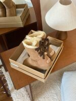 מגפי UGG שני פפיונים