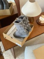 מגפי UGG שני פפיונים