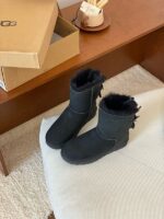 מגפי UGG שני פפיונים