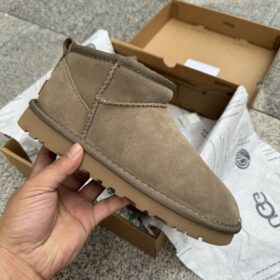 UGG