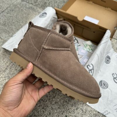 UGG