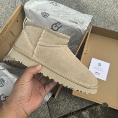 UGG
