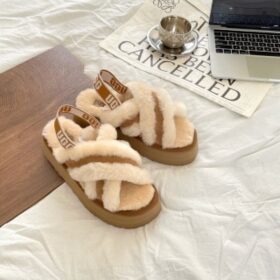 סנדלי UGG
