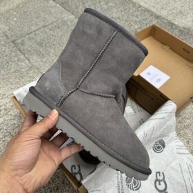 UGG