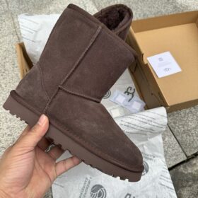 UGG