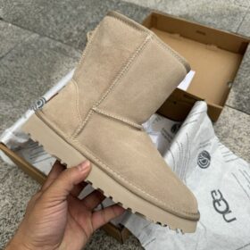 UGG