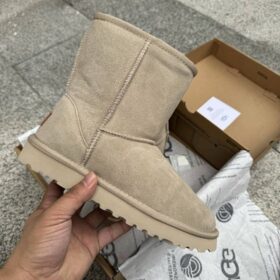 UGG
