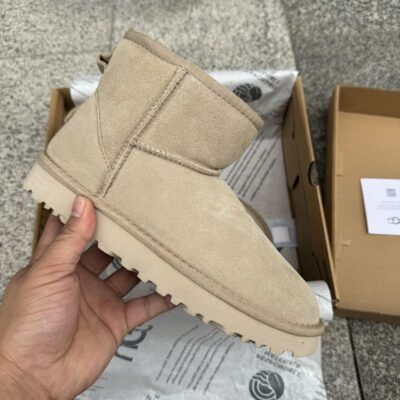 UGG