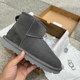 UGG