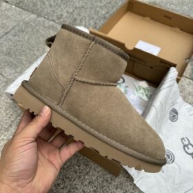 UGG