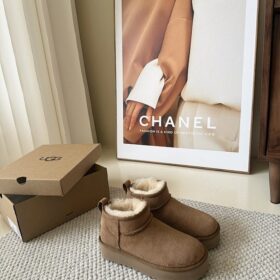 מגפי פלטפורמה 3 ס"מ UGG
