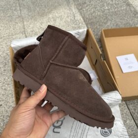 UGG