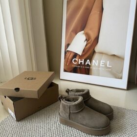 מגפי פלטפורמה 3 ס"מ UGG
