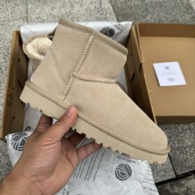 UGG