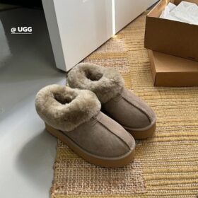נעלי פלטפורמה 3 ס"מ UGG