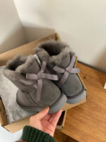 ⁦מגפי UGG פפיון אחד⁩ – תמונה ⁦3⁩