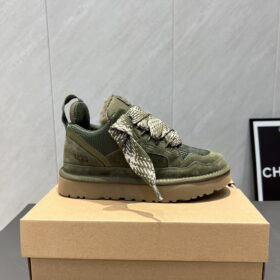 נעלי UGG