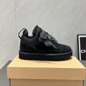 נעלי UGG