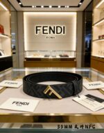 חגורה FENDI