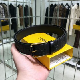 חגורה FENDI