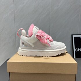 נעלי UGG