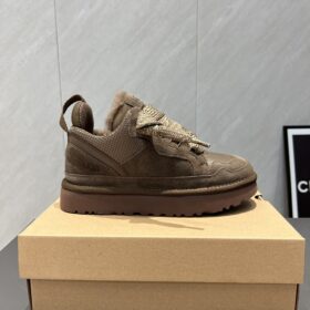 נעלי UGG