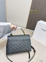 ⁦תיק יד CELINE Triomphe⁩ – תמונה ⁦3⁩